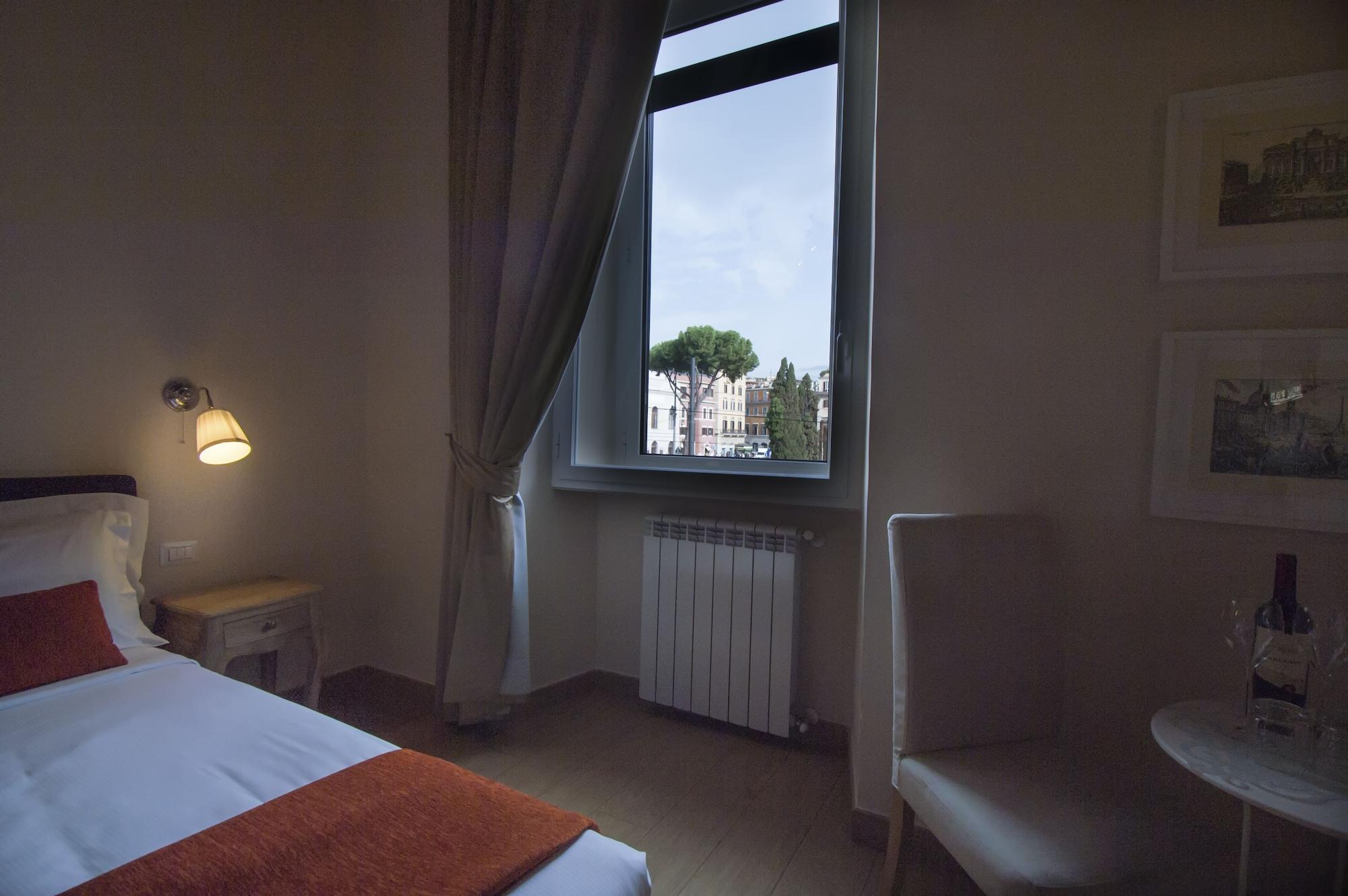 Little Queen Bed and breakfast Roma
